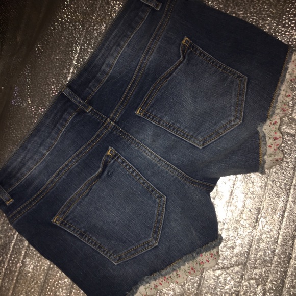Shorts size 9 - Picture 2 of 5